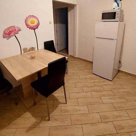 Studio Apartman Dolenac Apartment ซาเกร็บ ภายนอก รูปภาพ